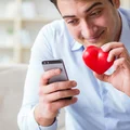 Jak rozkochać faceta przez SMS-y?