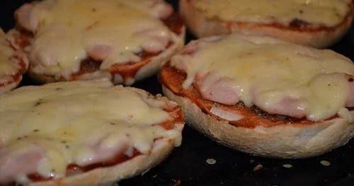 Szybkie zapiekanki a'la pizza