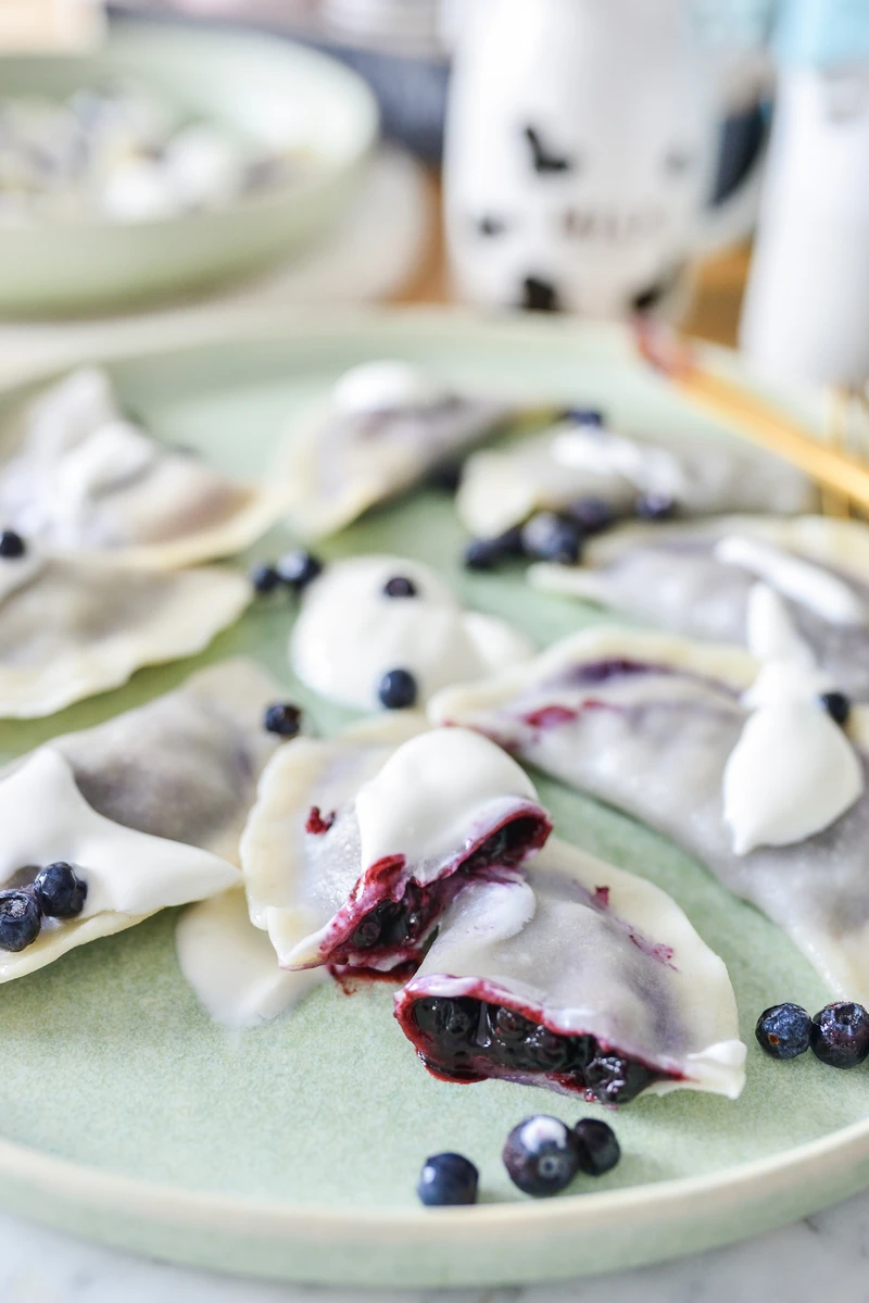 PIEROGI Z JAGODAMI I ŚMIETANKĄ, JAK U BABCI!