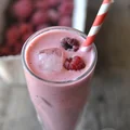 Koktajl bananowo-malinowy