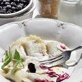 Tradycyjne pierogi z jagodami