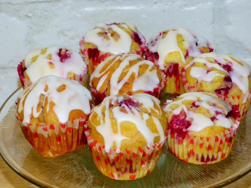 Muffiny malinowe z lukrem