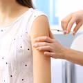 Ruszyły darmowe szczepienia przeciw HPV! Jak się zapisać? Kto może skorzystać?