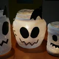 Lampiony na Halloween z bandaży i słoików