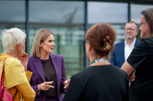 Marta Nawrocka odwiedziła klinikę Ewy Błaszczyk. Spotkała się z personelem i rodzinami pacjentów