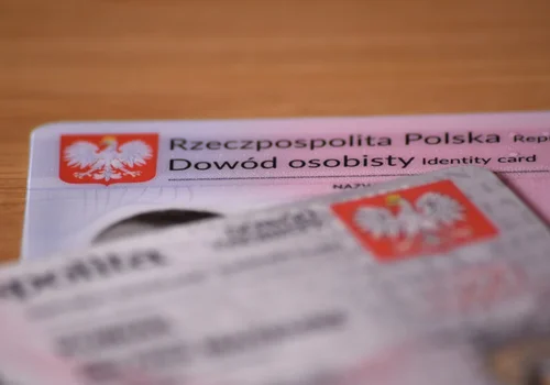 Te roczniki muszą wymienić dowód w 2025 r.! Za brak nowego dokumenty grozi wysoka kara