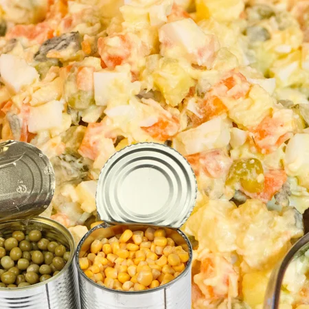 Groszek czy kukurydza w sałatce jarzynowej? Polacy są podzieleni, ale odpowiedź jest tylko jedna