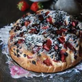 Ciasto drożdżowe z jagodami i truskawkami