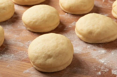 Zrób to podczas wyrabiania, a pączki wyjdą jak chmurki!