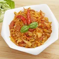Młoda kapusta z chorizo