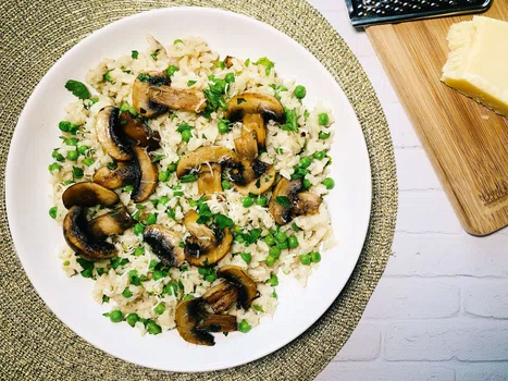 WTOREK: RISOTTO Z GROSZKIEM I PIECZARKAMI