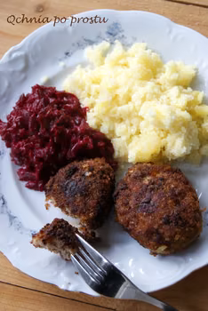 Kotlety mielone z indyka z suszonymi pomidorami