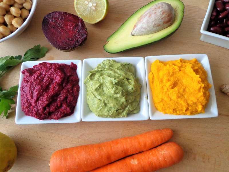 3 przepisy na hummus z warzywami