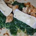 Naleśniki zapiekane ze szpinakiem i serem pleśniowym