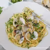 Spaghetti z małżami "vongole" w białym sosie