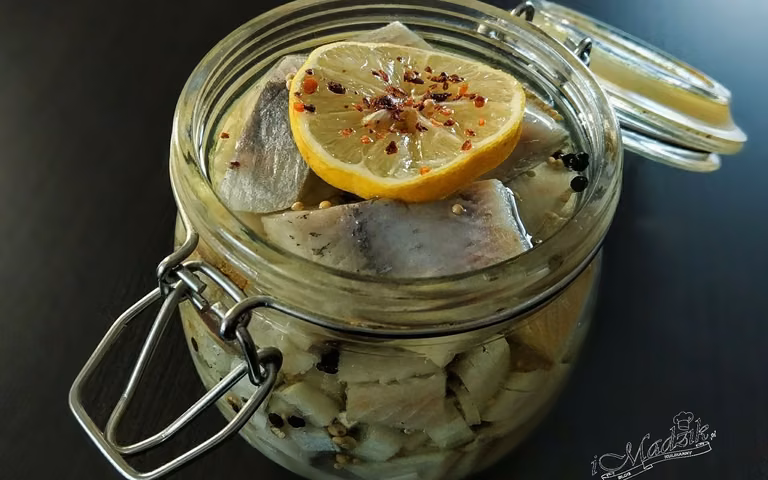 Śledź z cebulką w oleju