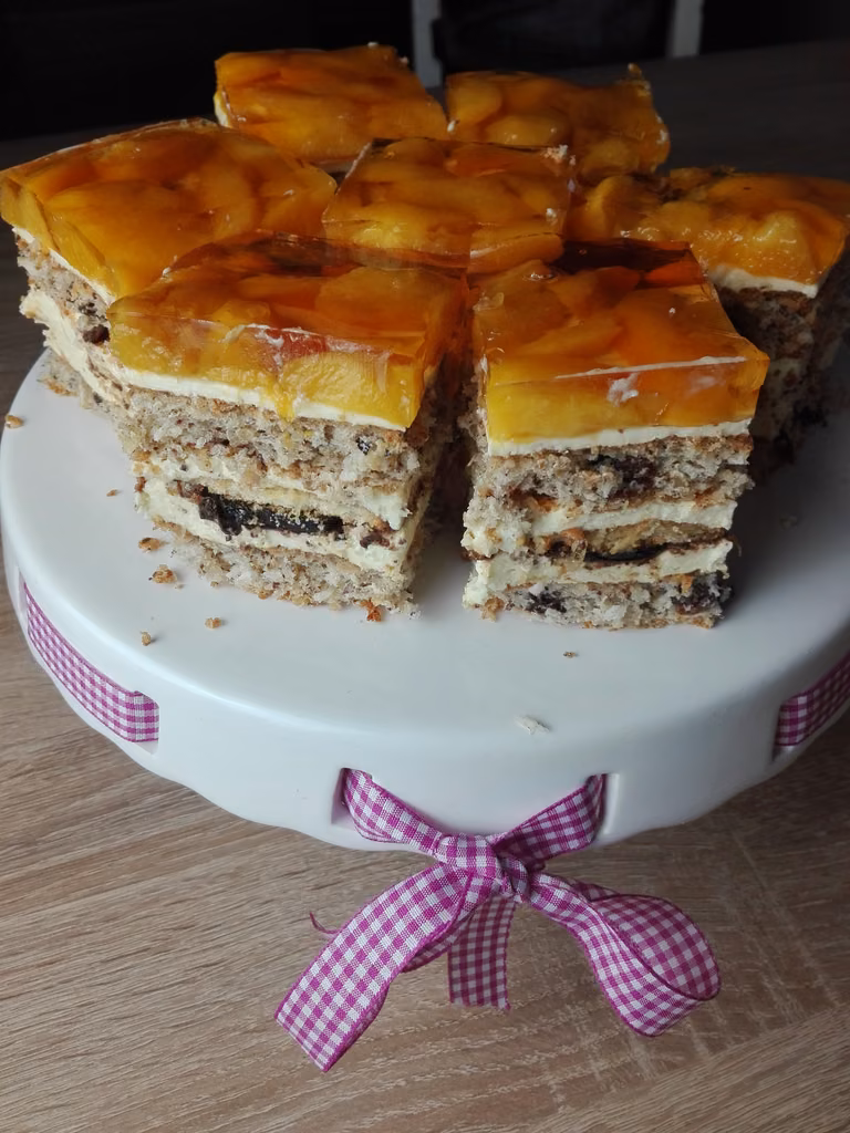 Kora orzechowa z brzoskwiniami