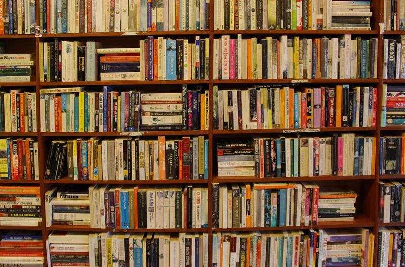 Te książki są warte fortunę! Przejrzyj swoją domową biblioteczkę!