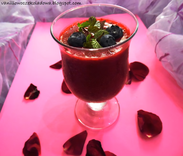 Fit truskawkowy koktajl chia z melisą (vege & white sugar free)