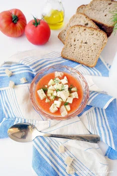 Chłodnik z pomidorów czyli hiszpańskie Gazpacho idealne na upały