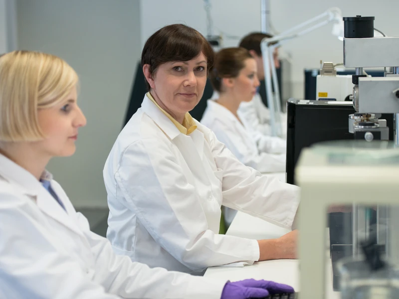 Informatyczka lub doktorka.  Żeńskie nazwy zawodów- chce tego 80% kobiet!