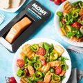 Sałatka z łososiem, serem Halloumi i awokado