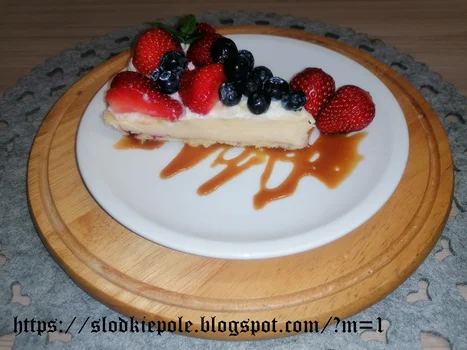 Tarta z owocami i budyniem