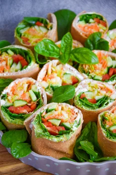 Wrapy gryczane z ricottą, pesto i warzywami FIT