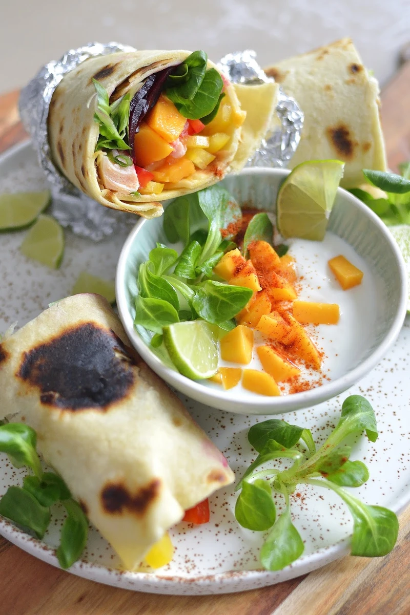 WEGETARIAŃSKIE WRAPY/ BURITTO Z ŁOSOSIEM I MANGO!