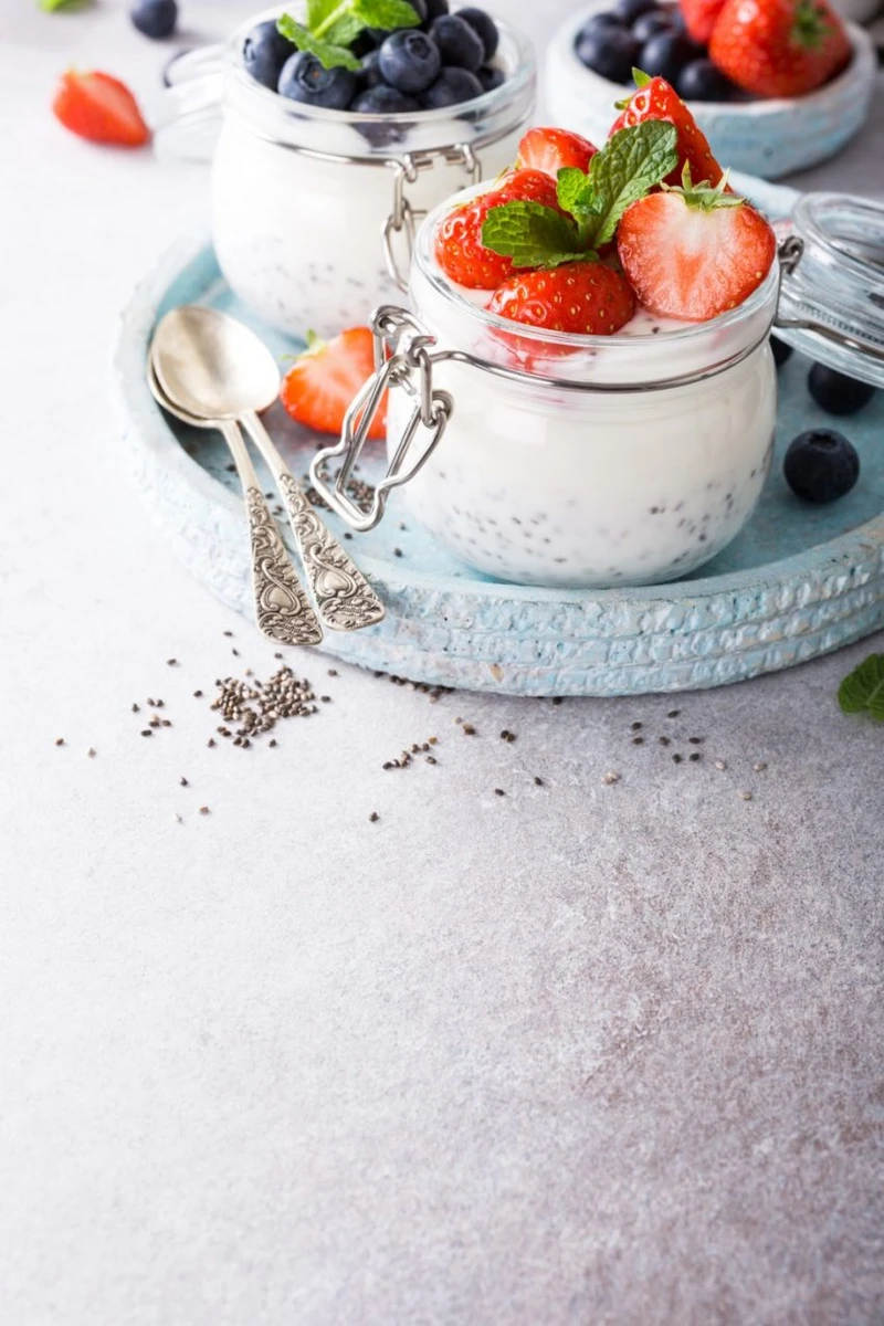 PUDDING Z CHIA, Z BORÓWKAMI I TRUSKAWKAMI