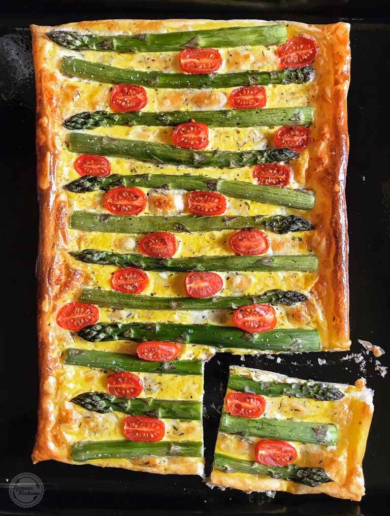 Tarta ze szparagami i pomidorkami