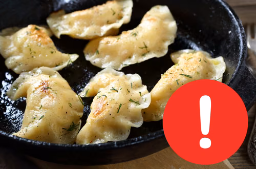 Nie podsmażaj pierogów od razu po ugotowaniu! Oto, co się wtedy dzieje