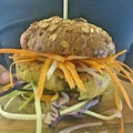 Wegetariańskie burgery z cieciorki i koziego sera