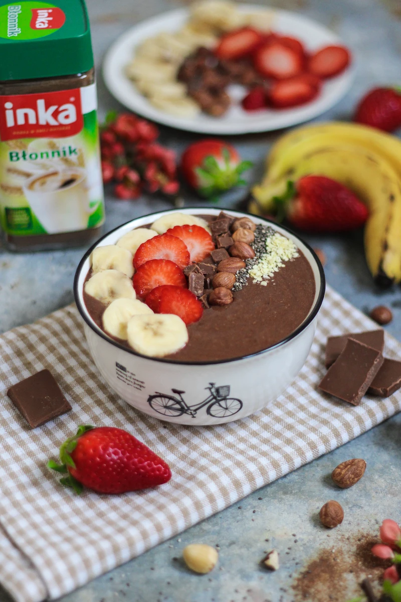 Czekoladowa miska smoothie bowl