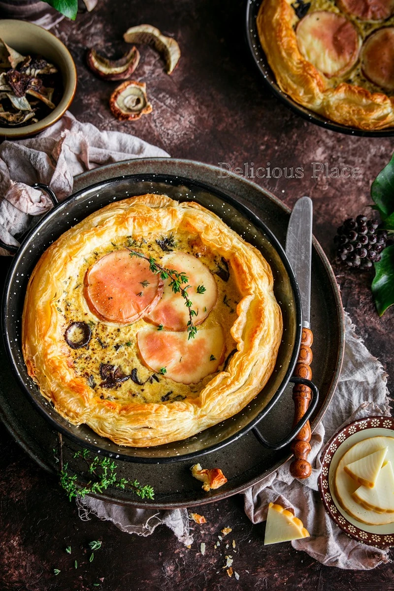 Tarta francuska z grzybami i wędzonym serem