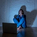 Gwałt przez Internet? Zbrodnia bez kontaktu fizycznego? Polskie prawo staje przed poważnym wyzwaniem