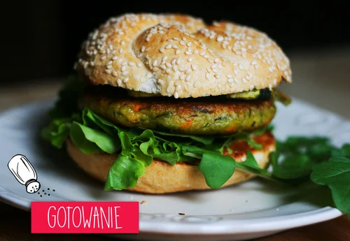 BURGER ZIEMNIACZANY Z KOMOSĄ RYŻOWĄ