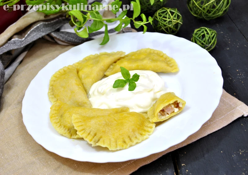 PIEROGI Z BOCZKIEM I TWAROGIEM