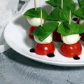 Koreczki Caprese