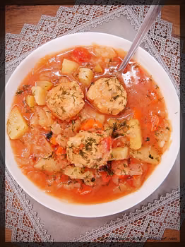 Zupa kapuściana z pulpecikami
