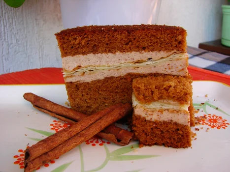 Piernik herbaciany z masą mascarpone cynamonową