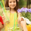 Skargi mieszkańców na dzieci sprzedające lemoniadę! Stanowisko sanepidu zaskakuje!