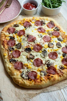 Pizza na grubym cieście - Przepis od Po Prostu Pycha