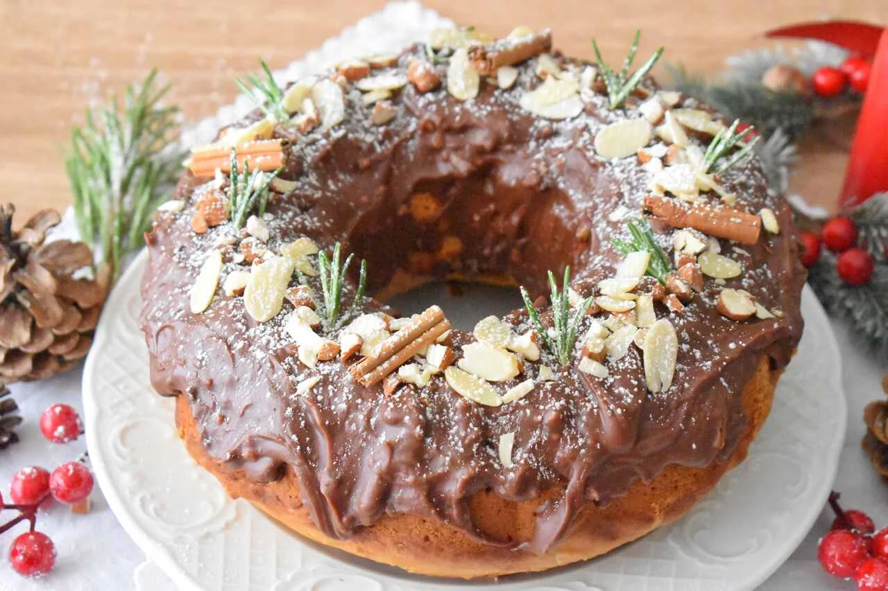 Babka miodowa z czekoladową polewą