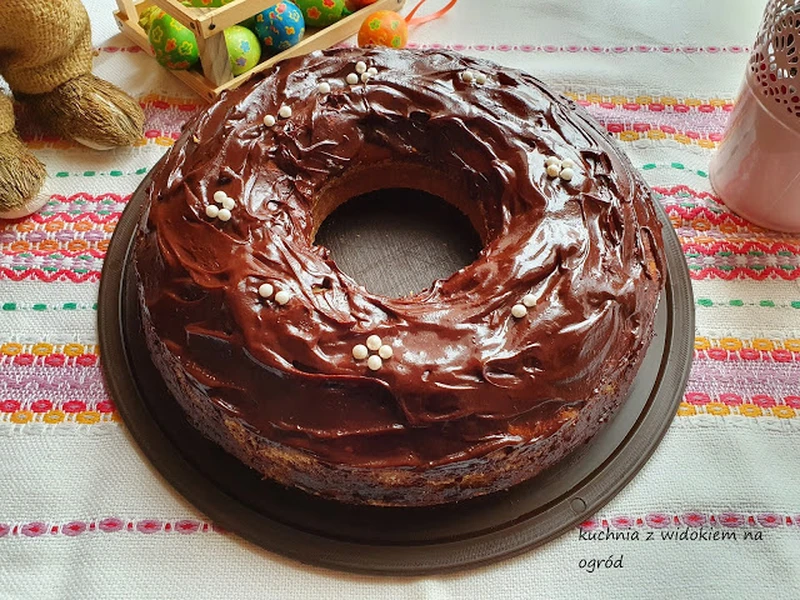 Babka bananowa z polewą czekoladową