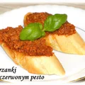 Grzanki z czerwonym pesto
