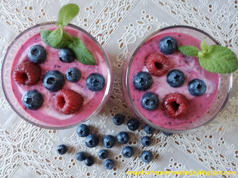 Koktajl malinowo-borówkowy - 157 kcal