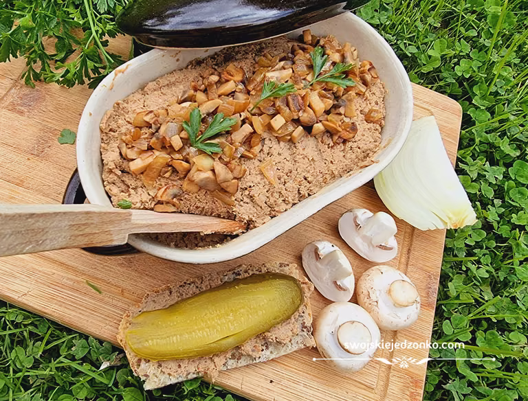 Pasztet z pieczonego kurczaka z pieczarkami