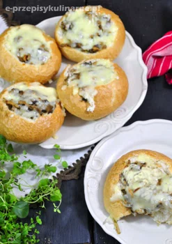 bułki faszerowane mięsem i pieczarkami