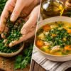 Kucharze robią to przed dodaniem pietruszki do potraw. Dzięki temu ma więcej aromatu